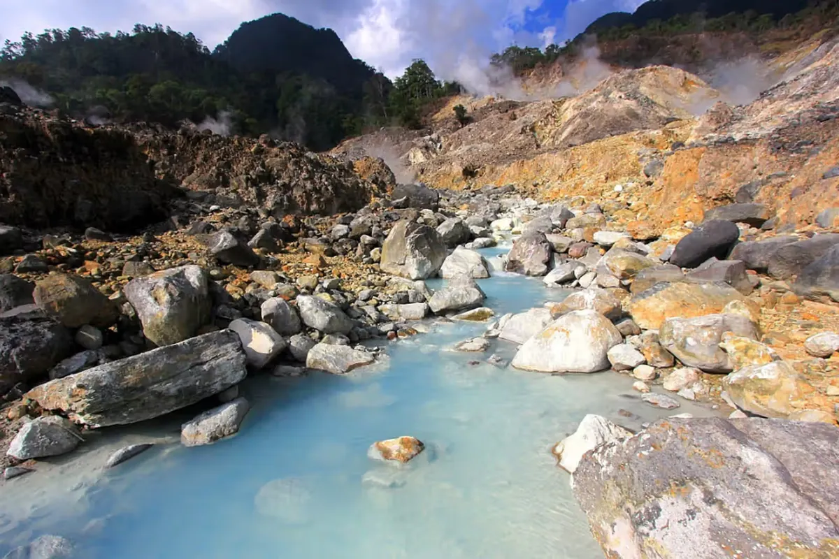 Kawah Ratu Gunung Salak